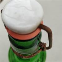 Grøn sodavands flaske, 0,5 l. fra Sverige, med patentprop.